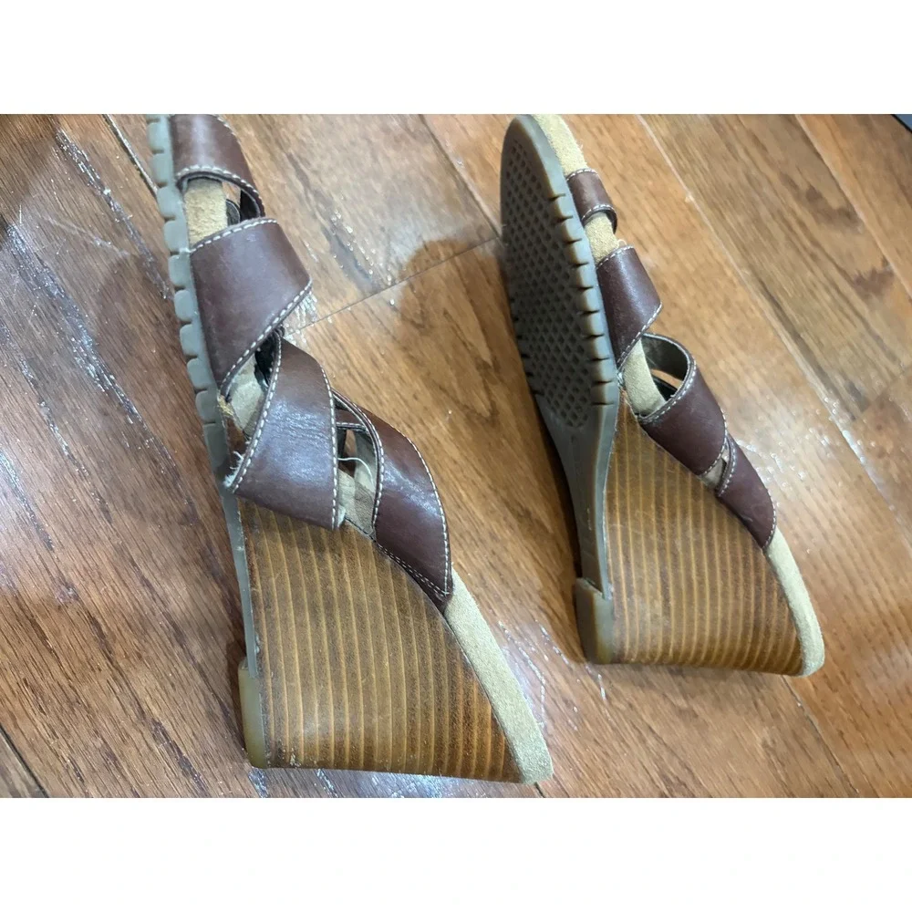 Aerosoles Wedge Sandals Women Size 8.5 Brown Leather‎ Strappy Slip On Wood Heel
